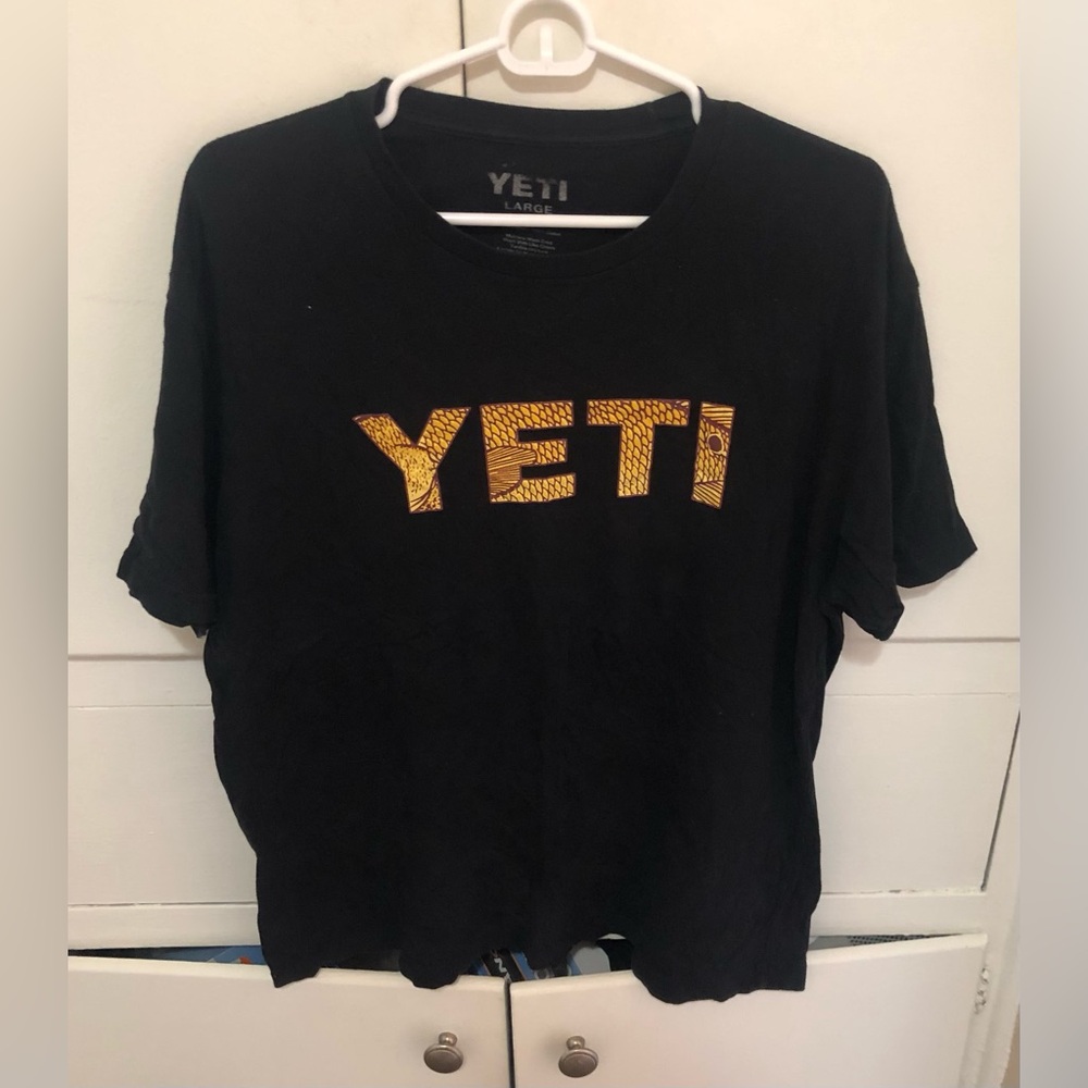 YETI Black and Gold T-Shirt size mens large